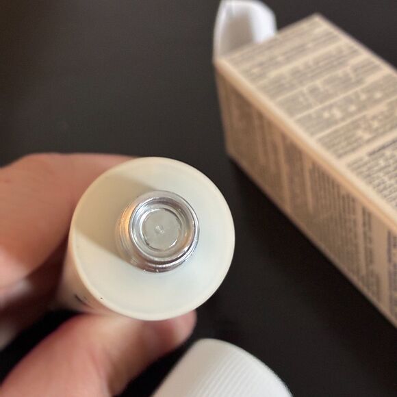 Embryolisse Lait-Crème Concentré Moisturizer, Primer, Makeup Remover 6-in-1 30ml - Picture 3 of 4